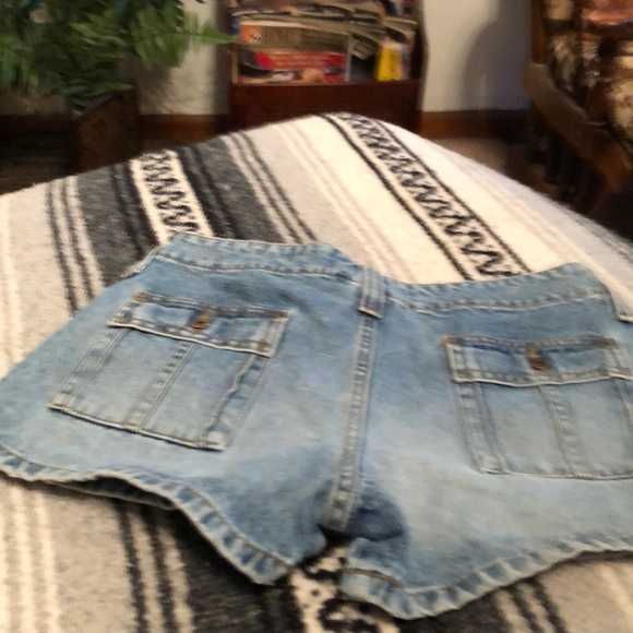 Wome shorts - Picture 2 of 2